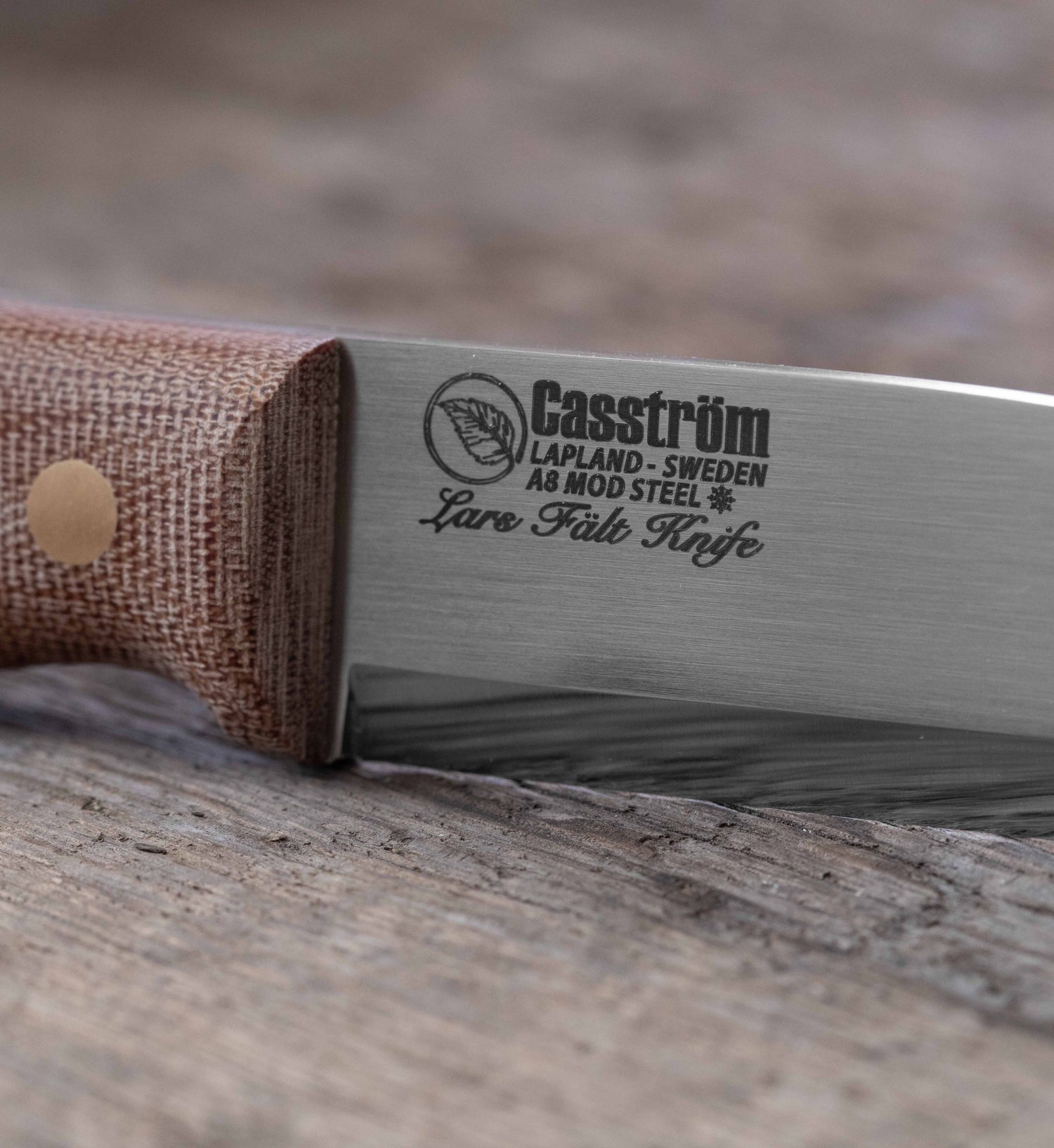 Close-up of the Casström Lars Fält knife with canvas micarta handle.