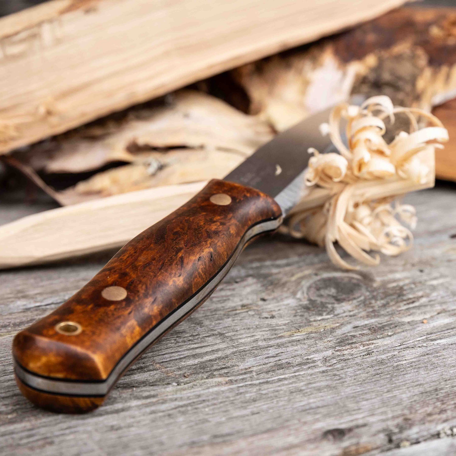 Featherstick carved with the Cassträm Lars Fält Järv knife.