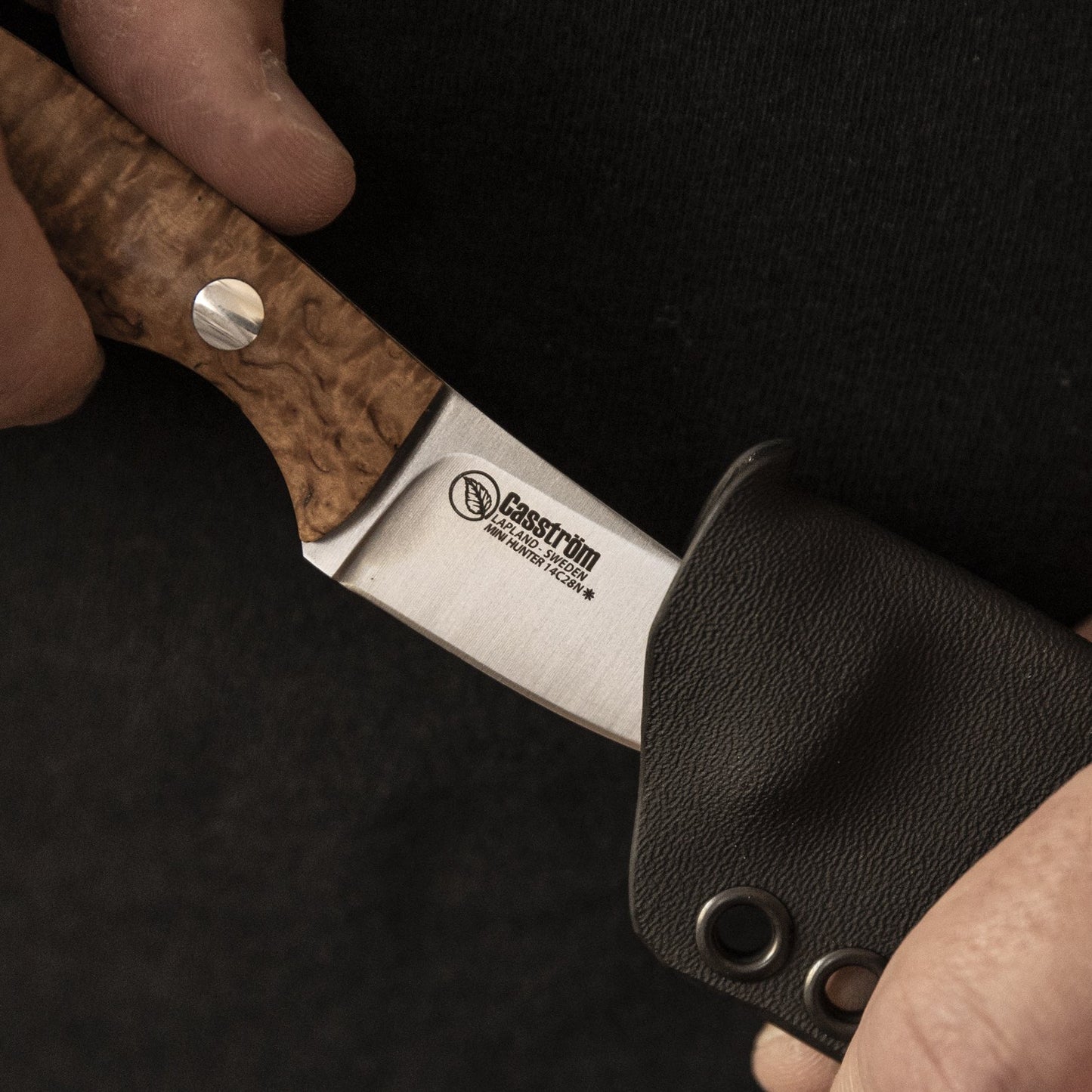 Casström Safari mini hunting knife and a kydex sheath - close up.