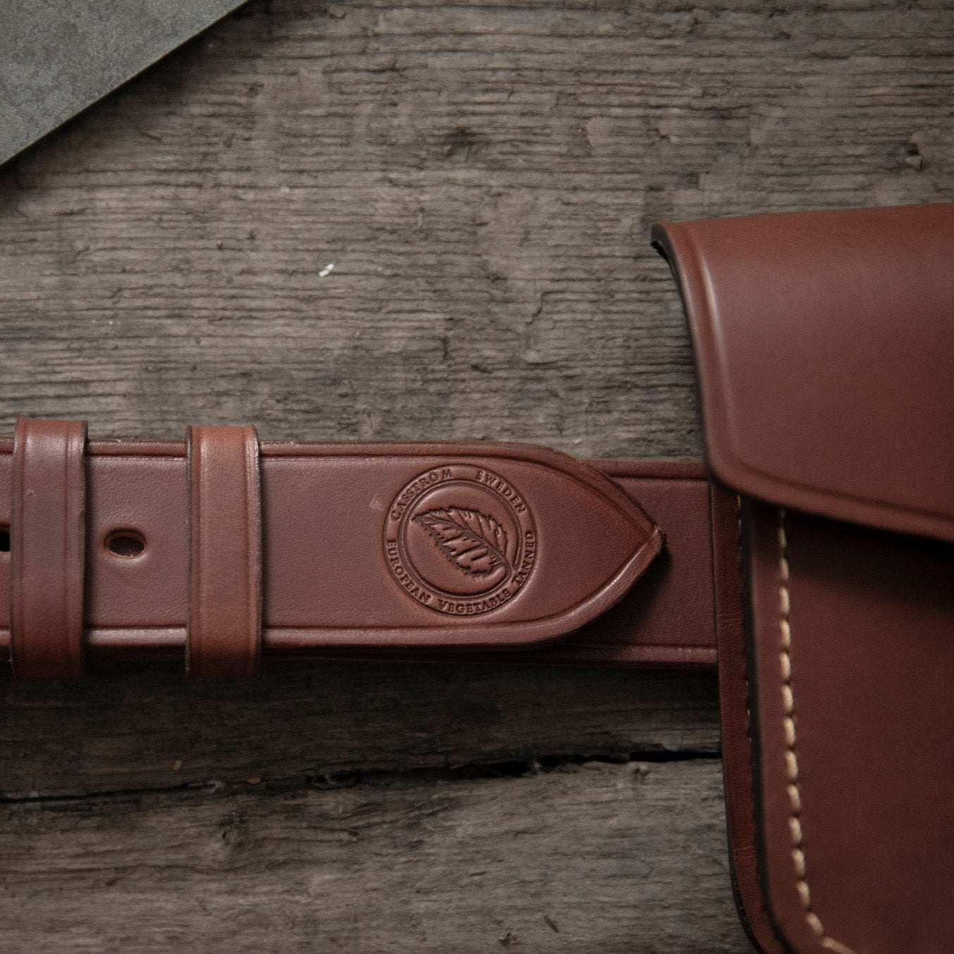 View of Casström leaf logo on bridle leather Casström belt