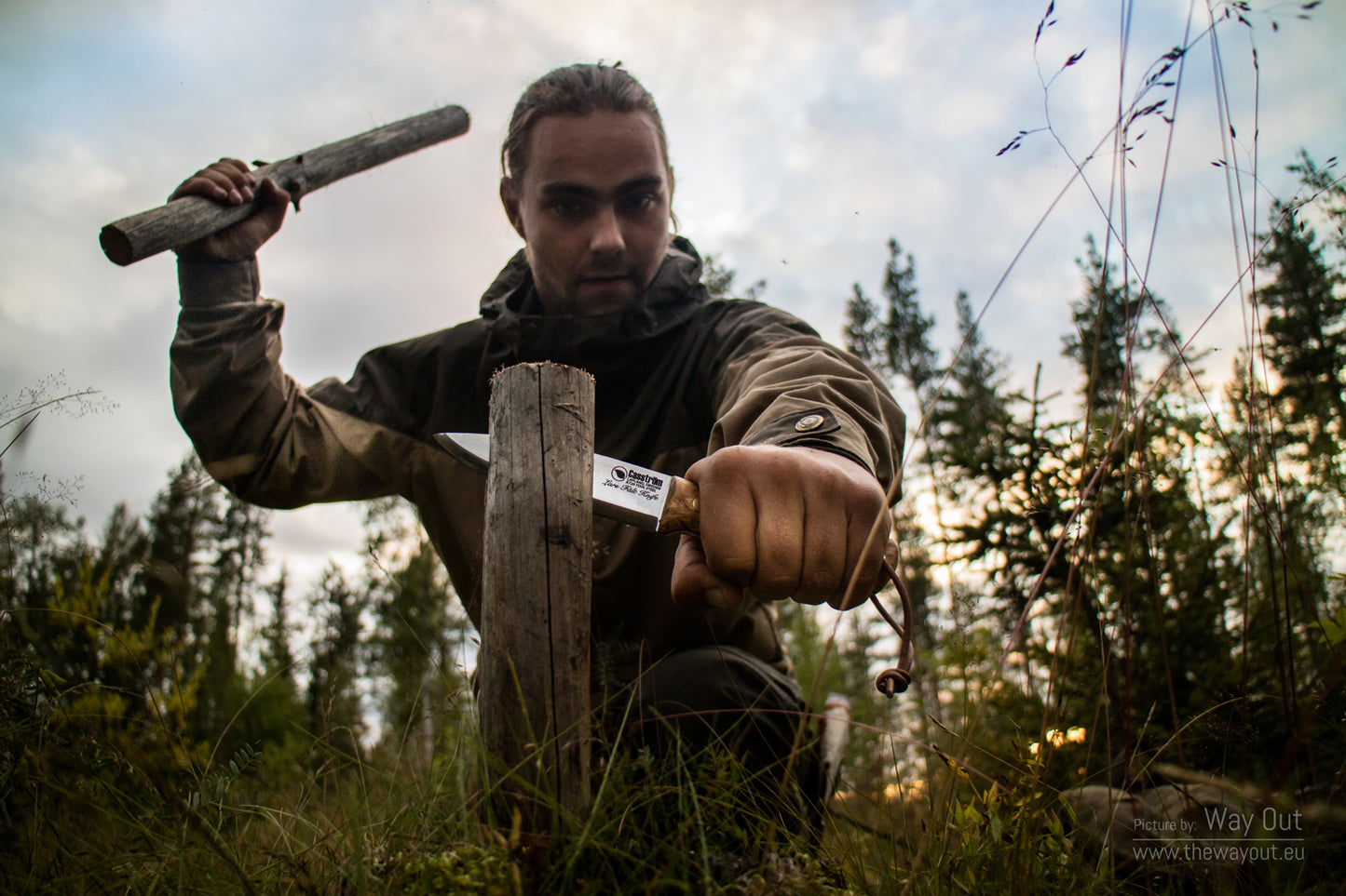 Splitting wood, or batoning, using the Casström Lars Fält knife