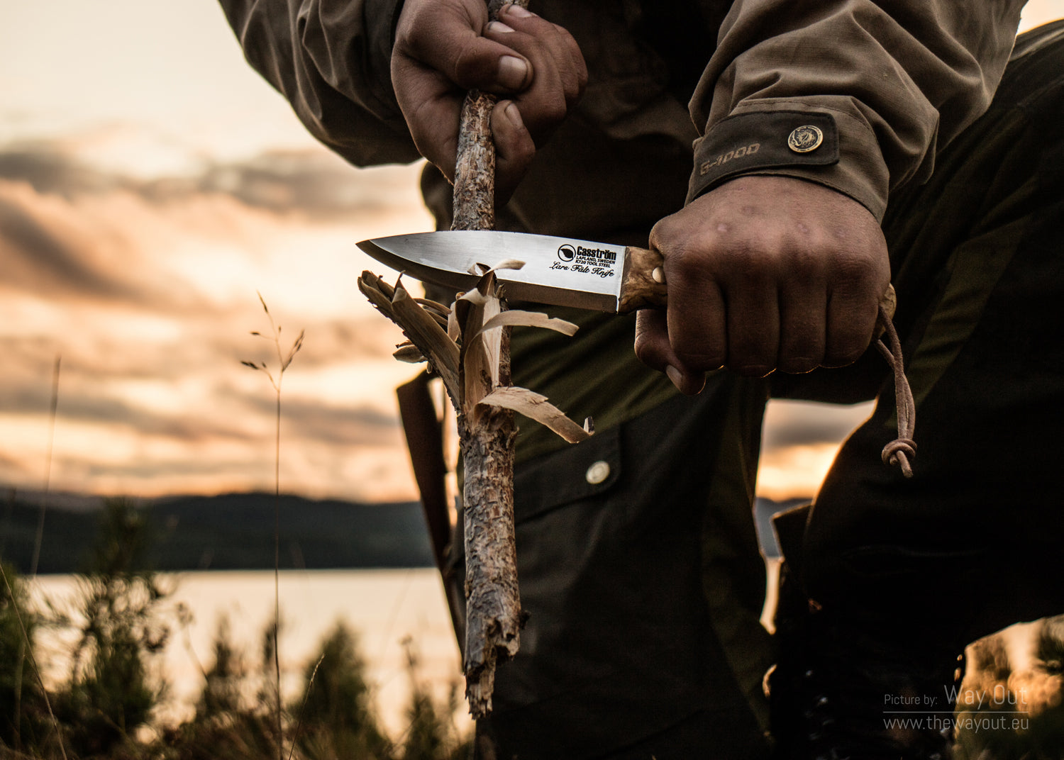 Using the Lars Fält knife in a wilderness setting, cutting a piece of wood