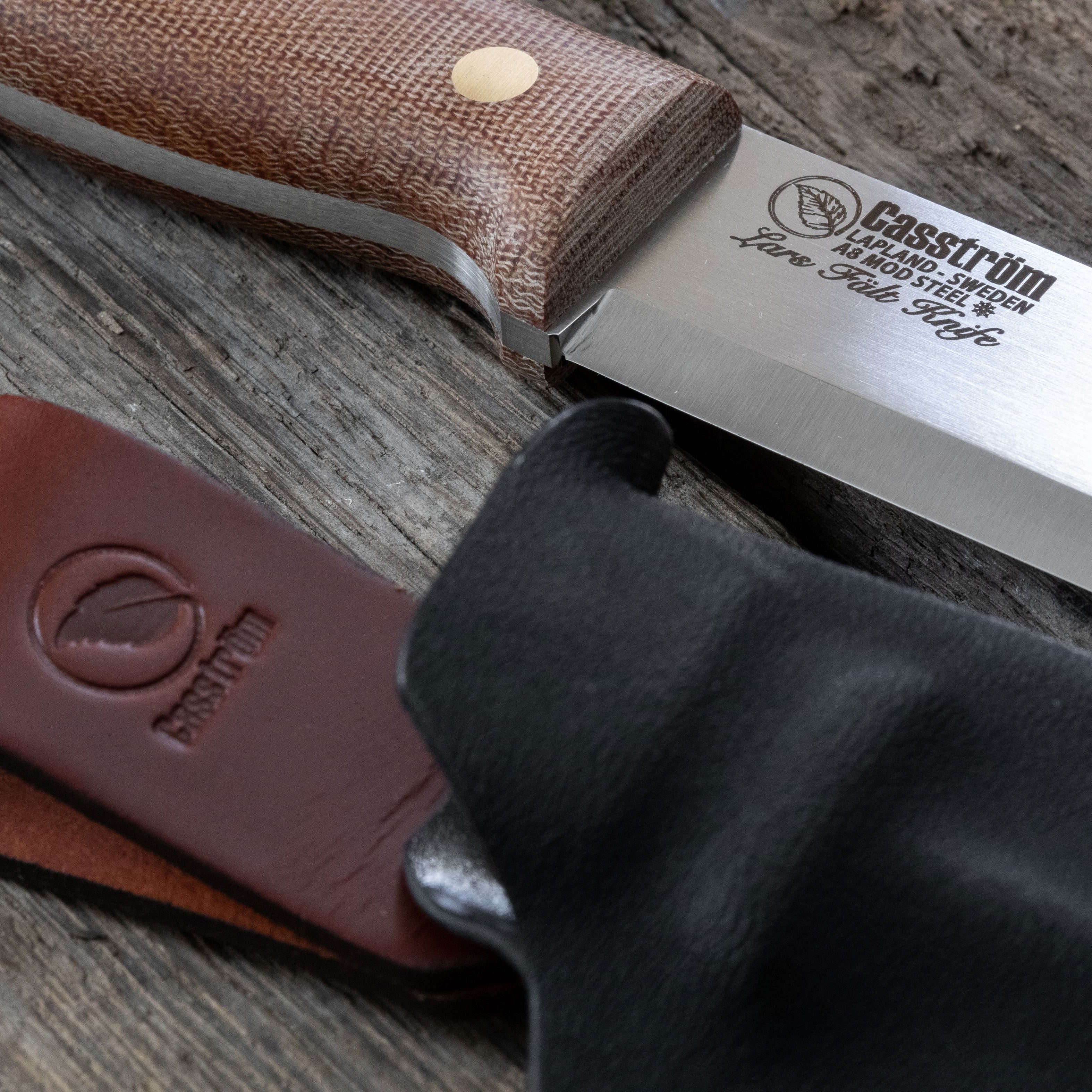 Load video: An overview of the Casström Lars Fält knife with canvas micarta handle