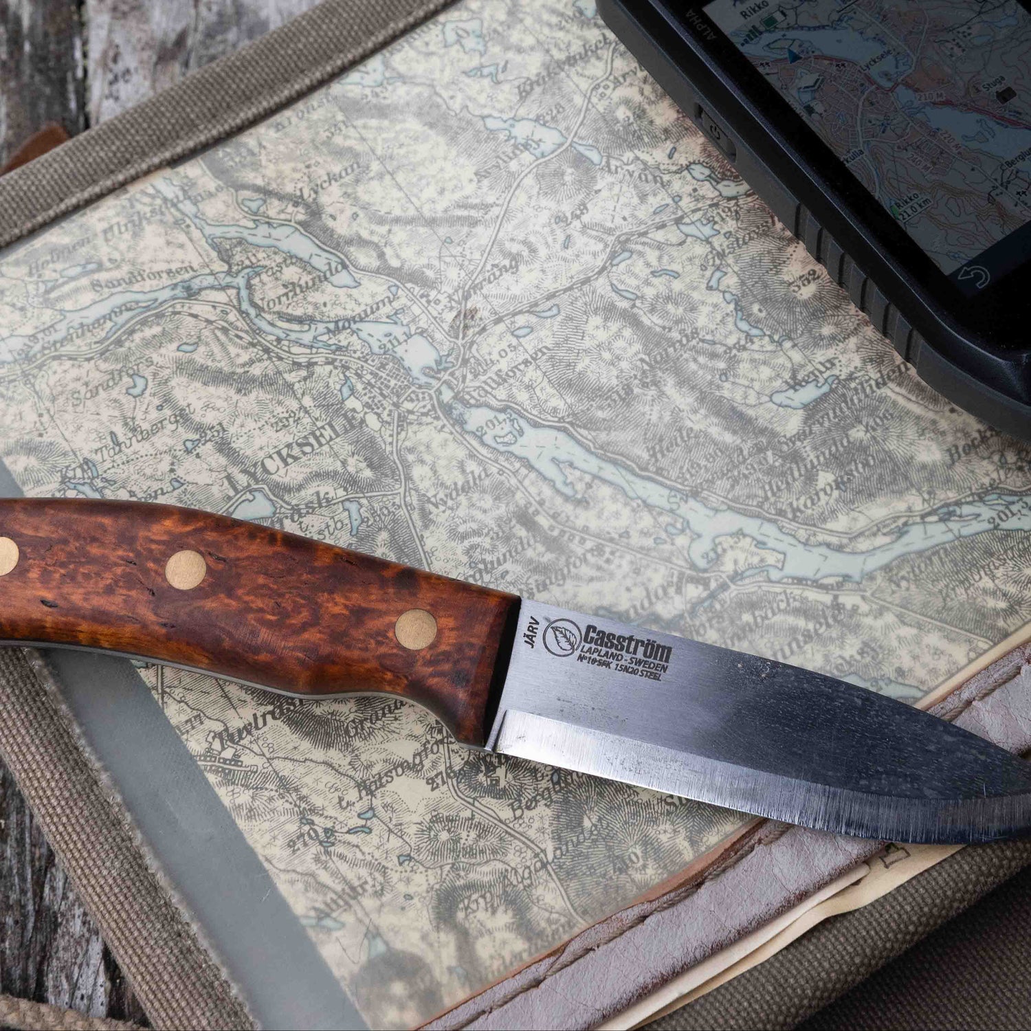 Casström No.10 Järv knife lying on top of a vintage Swedish map.