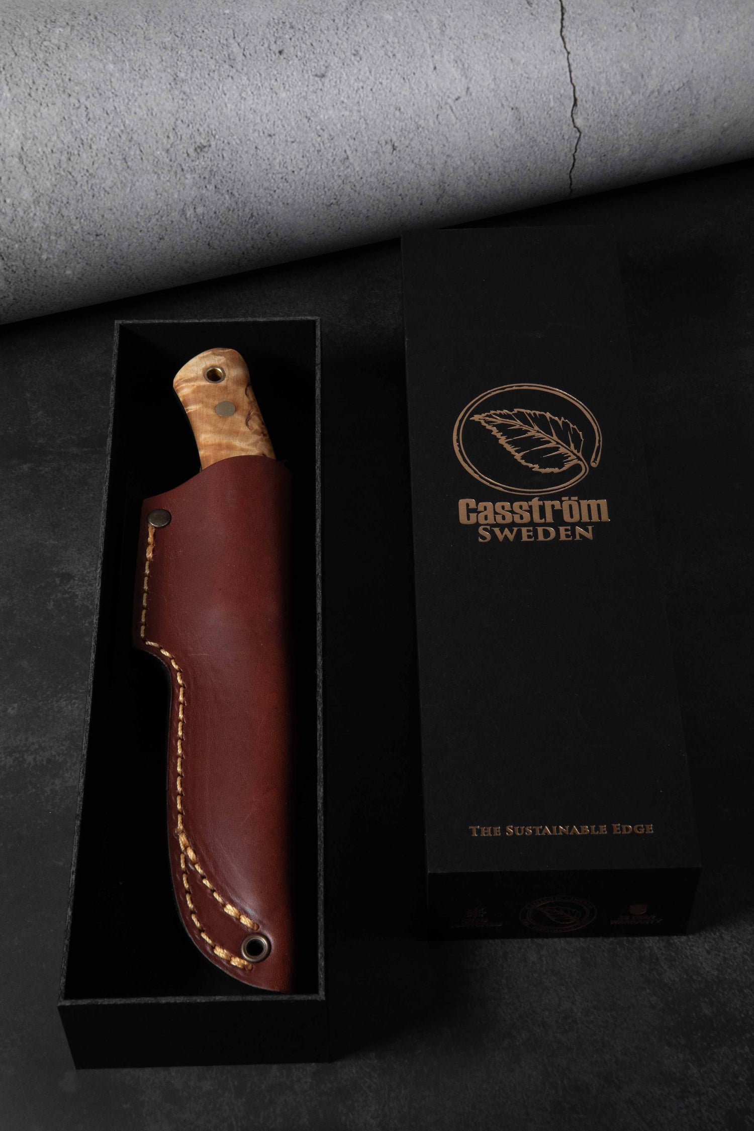 Casström No.10 SFK in curly birch, in a presentation box.